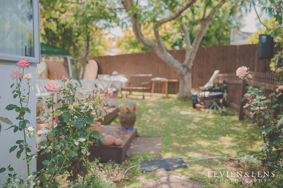 getting ready small family garden wedding {Auckland lifestyle couples-engagement photographer}