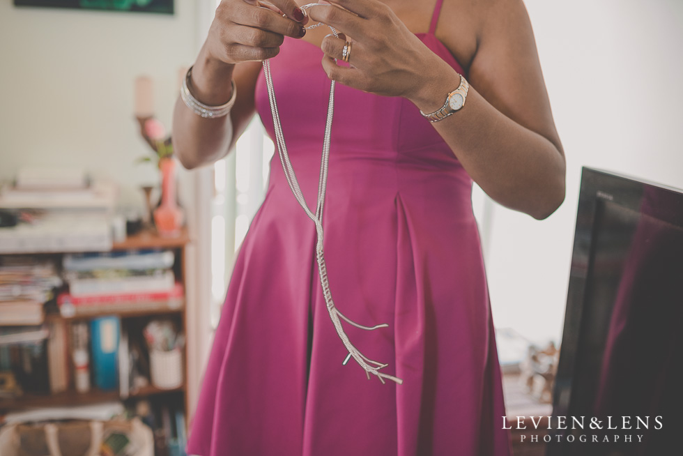 bridesmaids jewellery getting ready small family garden wedding {Auckland lifestyle couples-engagement photographer}