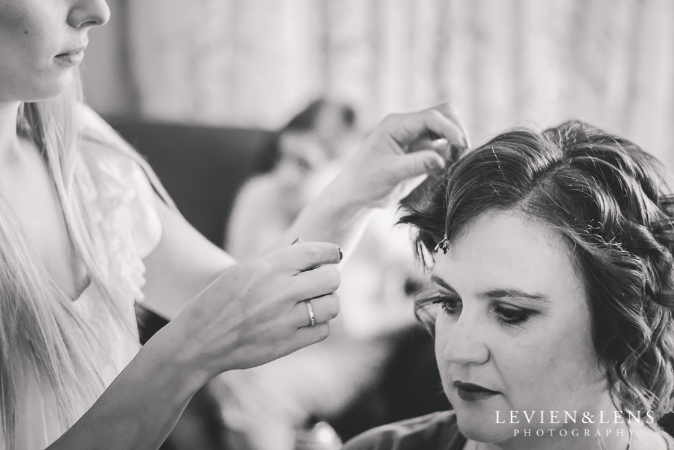 brides hair getting ready small family garden wedding {Auckland lifestyle couples-engagement photographer}