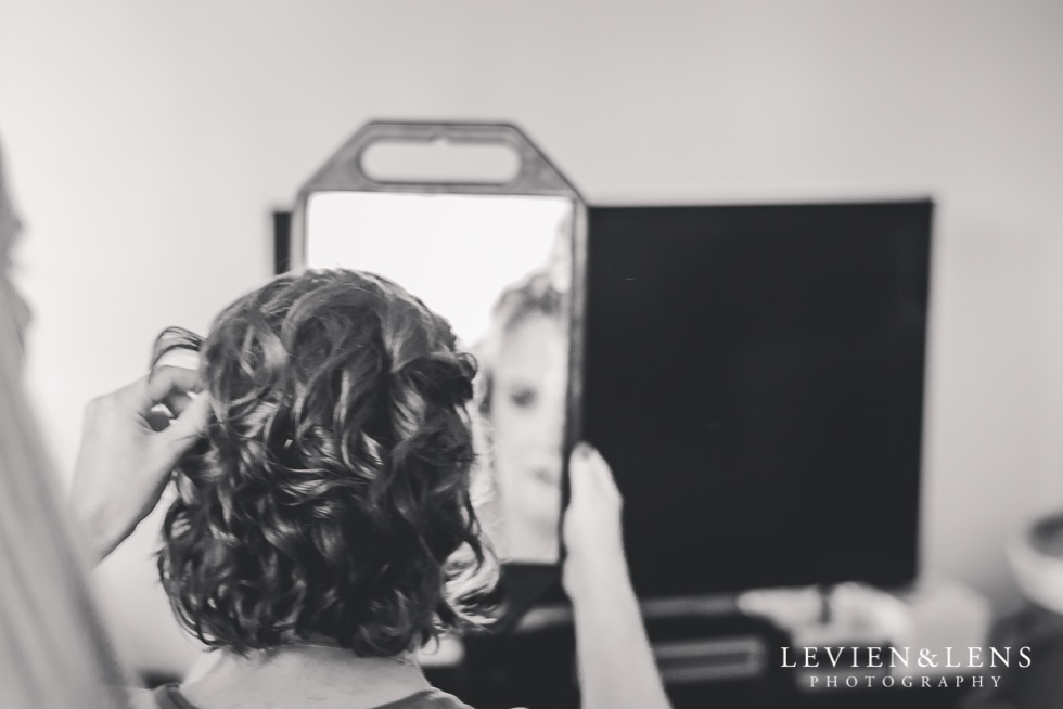 bride hair getting ready small family garden wedding {Auckland lifestyle couples-engagement photographer}