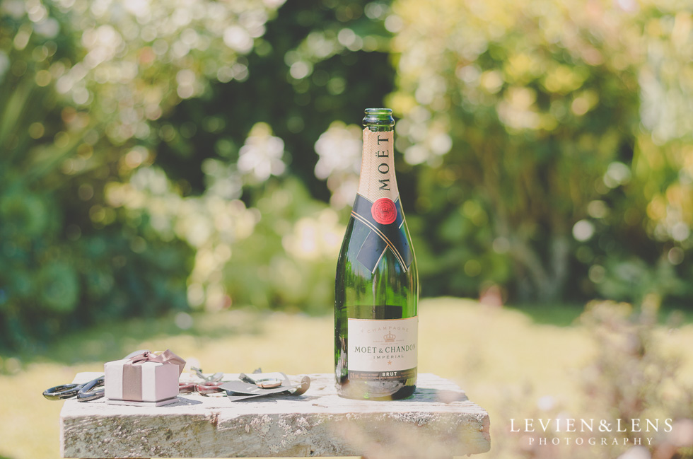 details groom getting ready {Auckland-Hamilton-Tauranga wedding photographer}