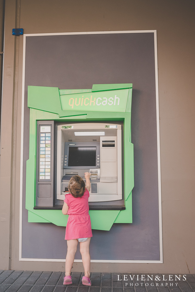 girl near bank machine {Auckland-Hamilton-Tauranga lifestyle photographer}