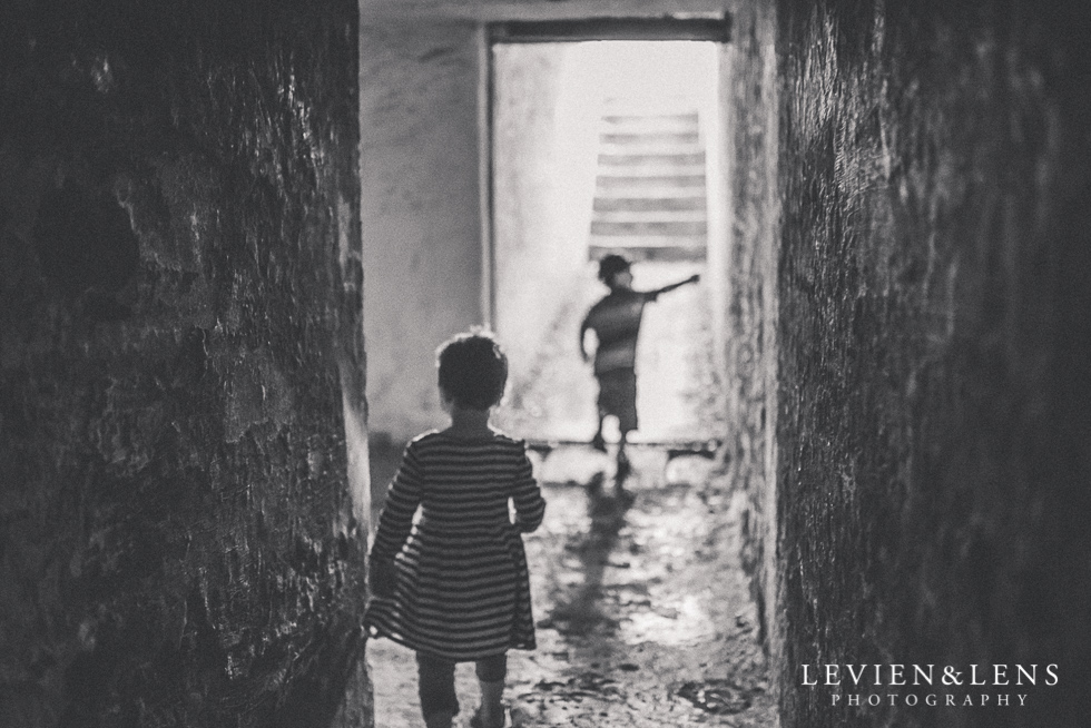 kids in tunnels North Head {Auckland lifestyle family-wedding photographer}