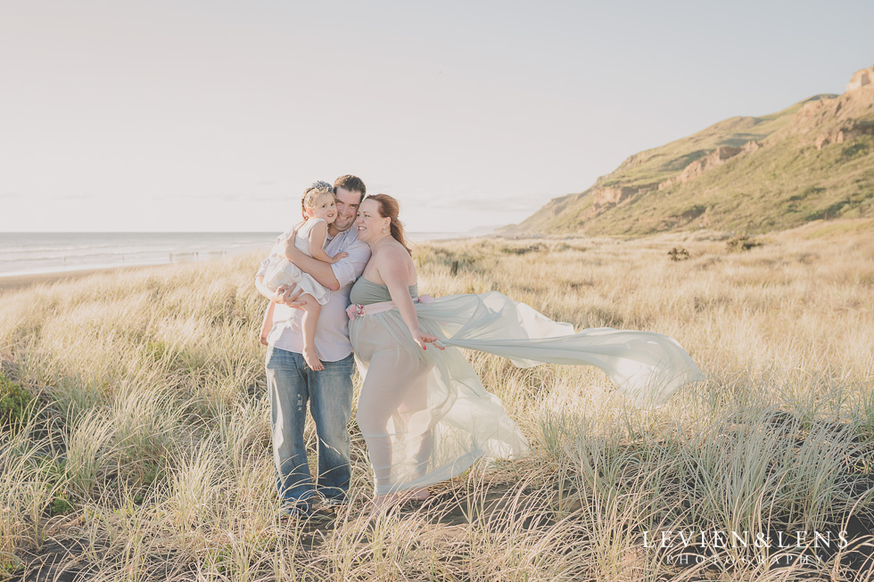 Beach maternity {Auckland-Hamilton-Tauranga lifestyle wedding-couples-engagement photographer}