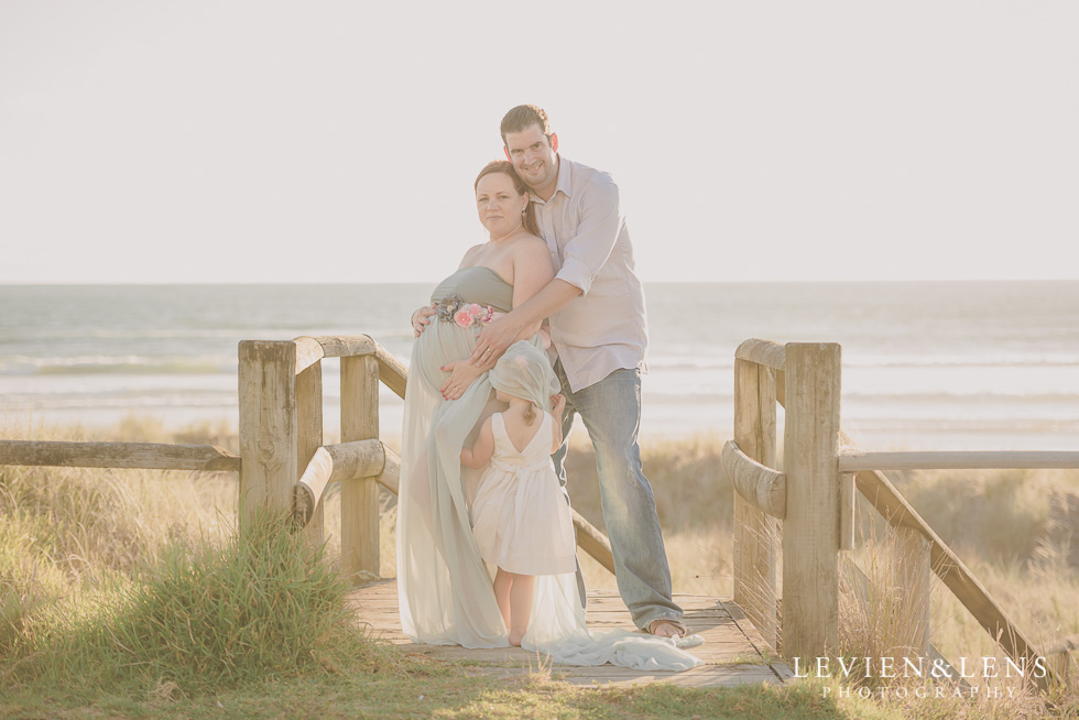 Beach maternity {Auckland-Hamilton-Tauranga lifestyle wedding-couples-engagement photographer}