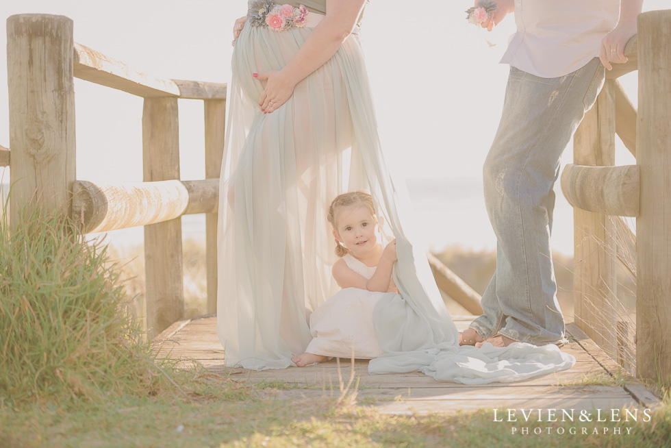 Beach maternity {Auckland-Hamilton-Tauranga lifestyle wedding-couples-engagement photographer}