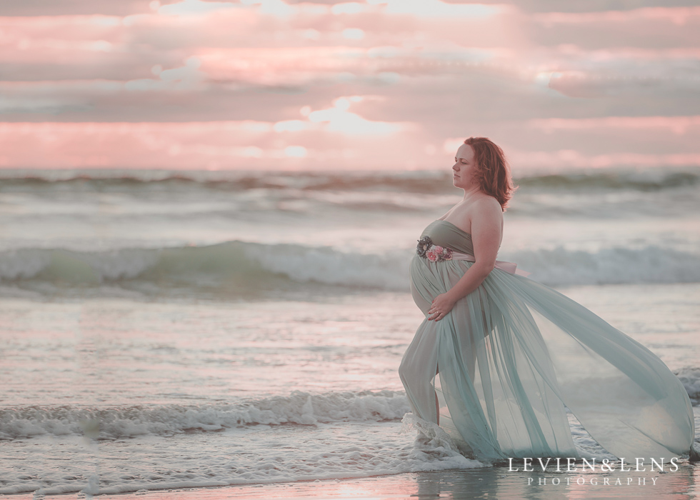 Beach maternity {Auckland-Hamilton-Tauranga lifestyle wedding-couples-engagement photographer}