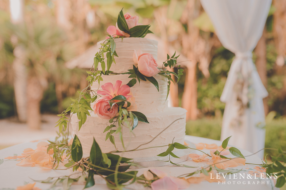 wedding cake Landscendt Tropical Garden {Auckland wedding photographer}