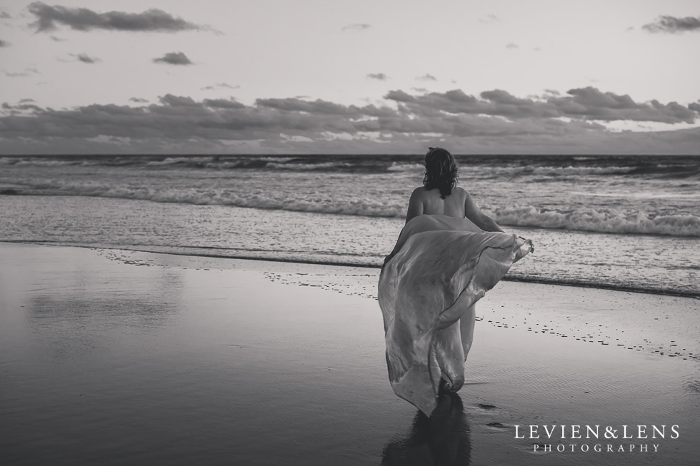 beach maternity black and white {Auckland lifestyle photographer} fine art