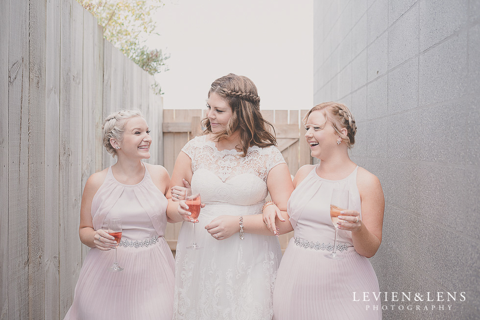 bride with bridesmaids {Northland-Auckland-Waikato wedding photographer}