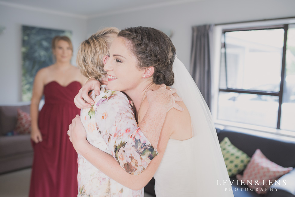 bride with mum Brigham - Herald Island {Auckland lifestyle wedding photographer}