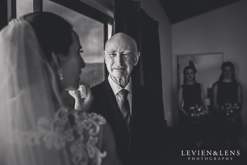 bride and her father {Auckland-Hamilton-Tauranga wedding photographer}