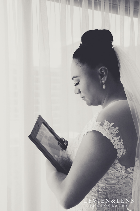 bride and her dad {Auckland-Waikato-Bay of Plenty wedding photographer}