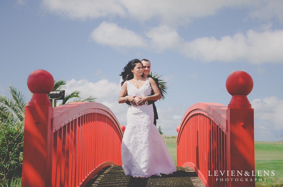couple at red bridge - est wedding photos {Auckland-Hamilton New Zealand couples photographer}
