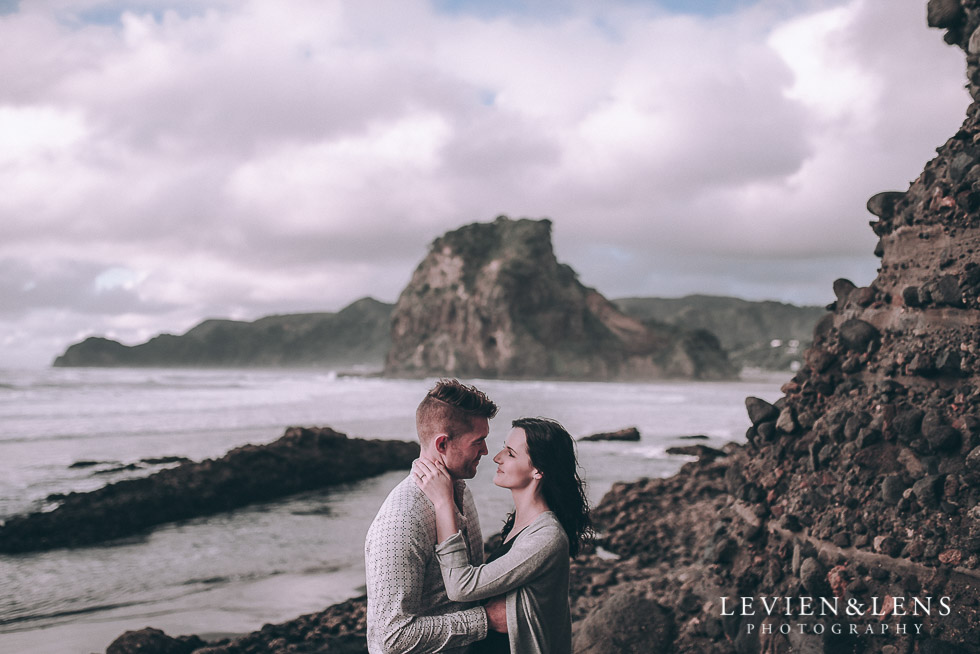 couple Piha Beach couples photo shoot {Auckland wedding-engagement photographer NZ}