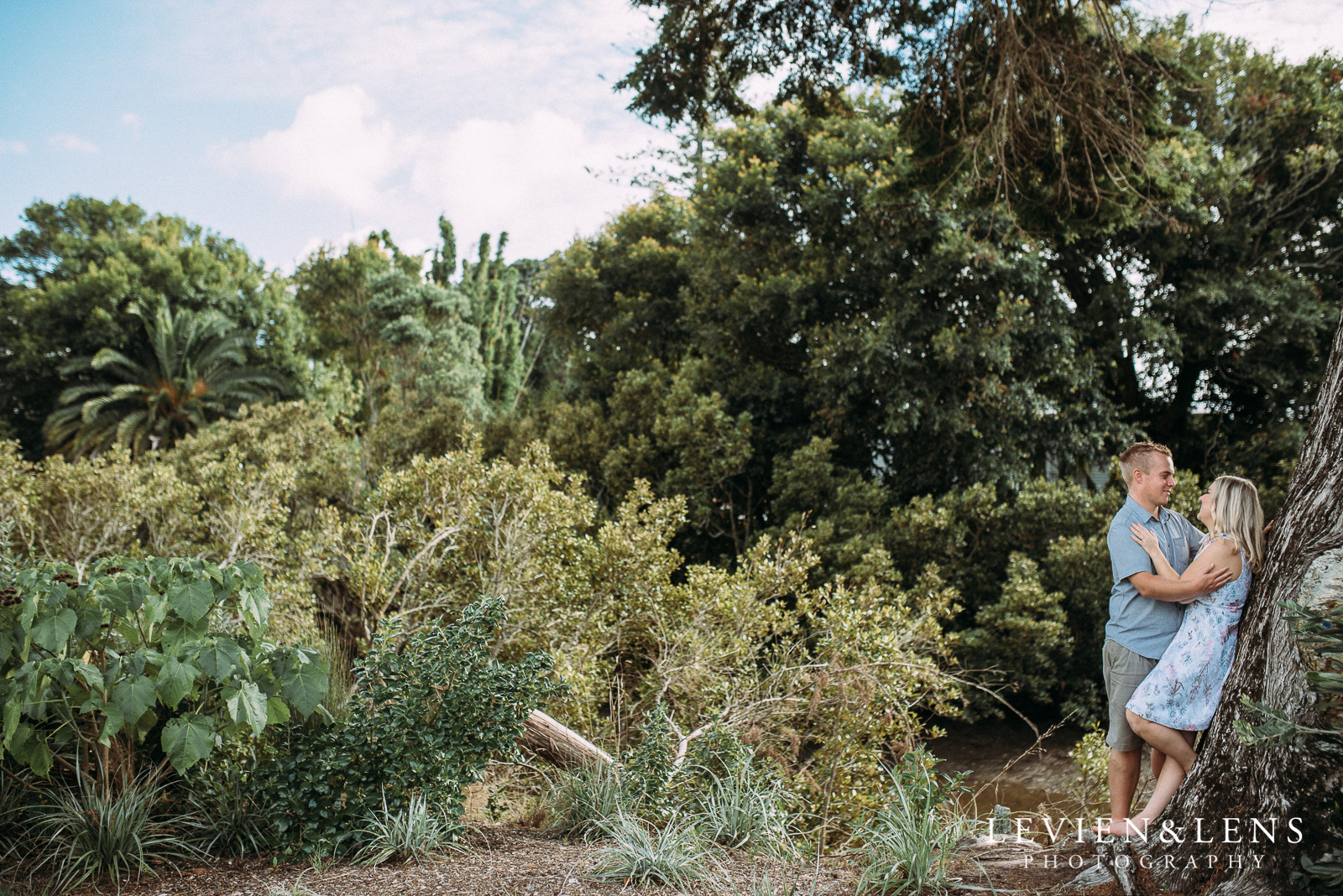 Pre-wedding engagement beach photo shoot {Auckland weddings photographers}