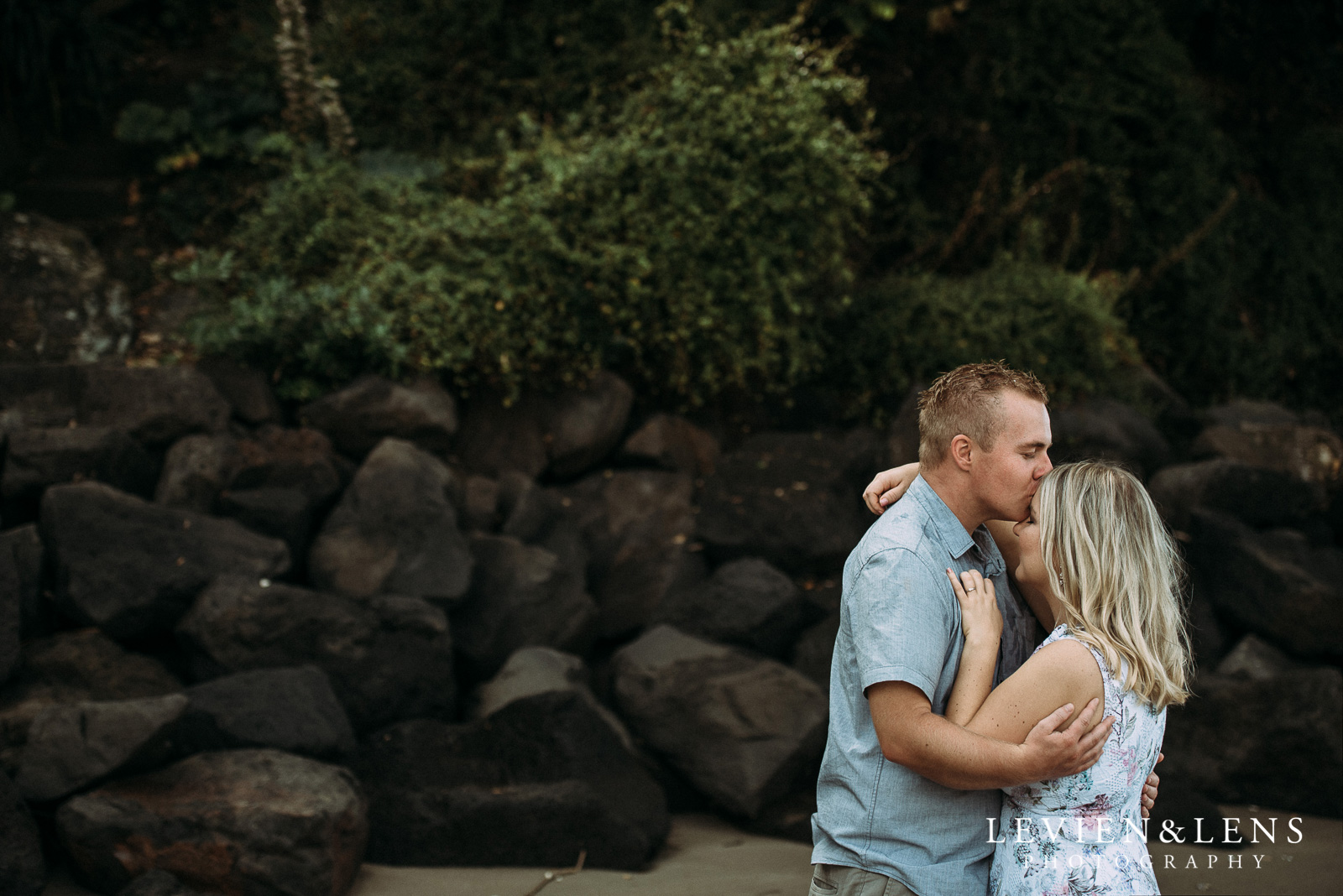 Pre-wedding engagement beach photo shoot {Auckland weddings photographers}