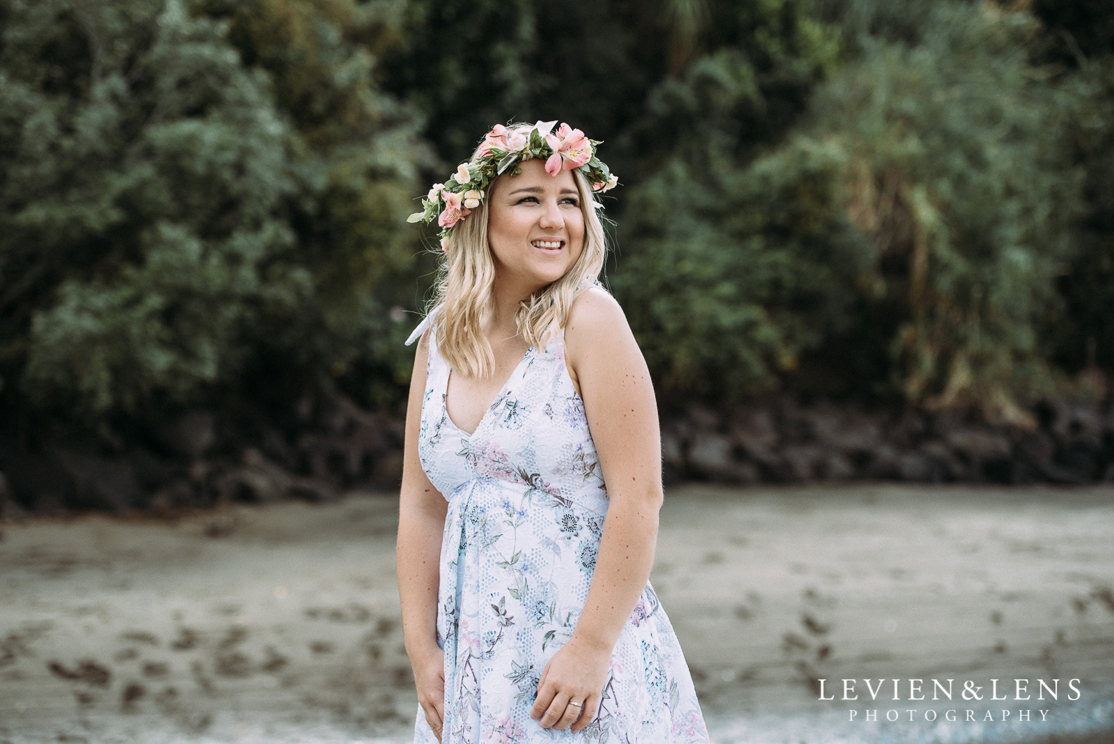 Pre-wedding engagement beach photo shoot {Auckland weddings photographers}