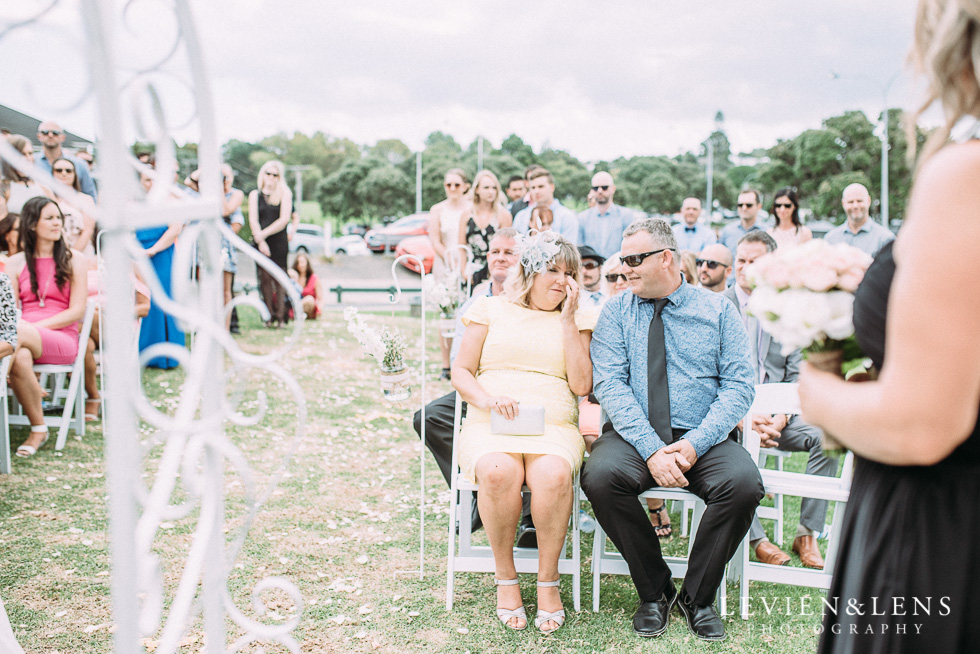 Beach wedding {Auckland - New Zealand destination weddings photographer} 