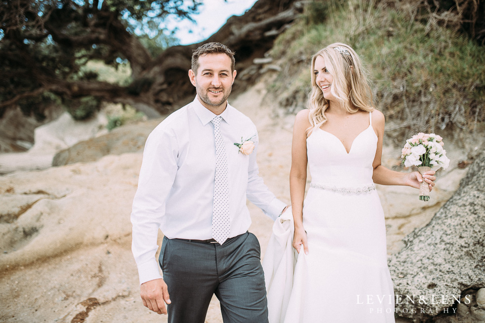 Beach wedding {Auckland - New Zealand destination weddings photographer} 