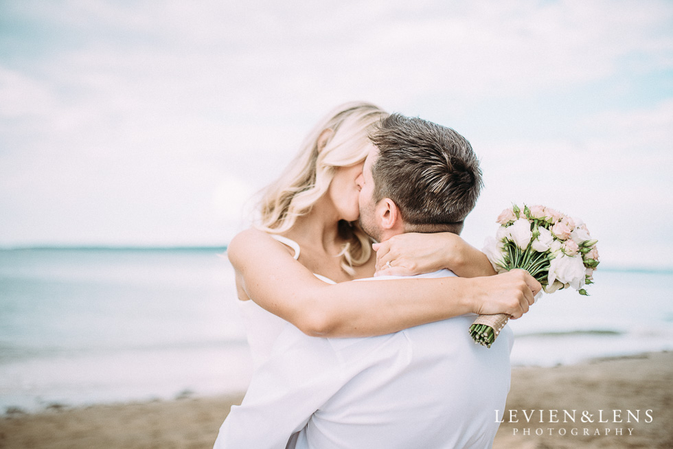 Beach wedding {Auckland - New Zealand destination weddings photographer} 