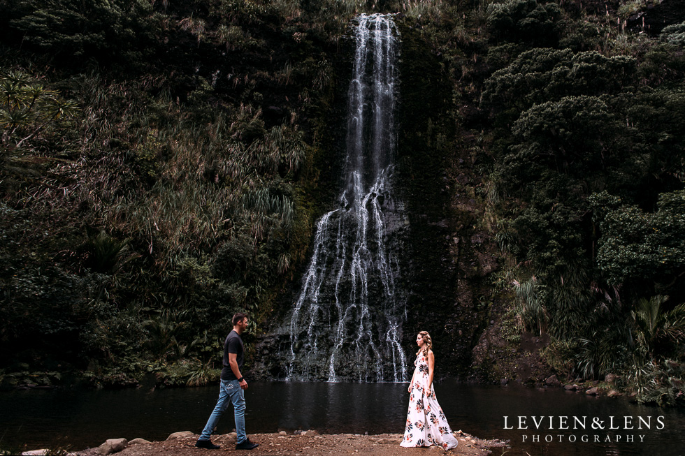 Pre-wedding engagement session on Karekare Beach {Auckland wedding photographers}