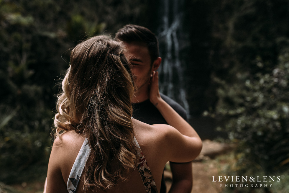 Pre-wedding engagement session on Karekare Beach {Auckland wedding photographers}