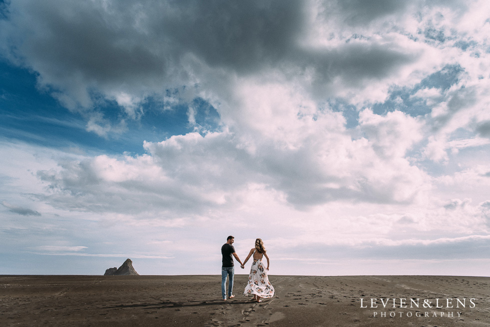 Pre-wedding engagement session on Karekare Beach {Auckland wedding photographers}