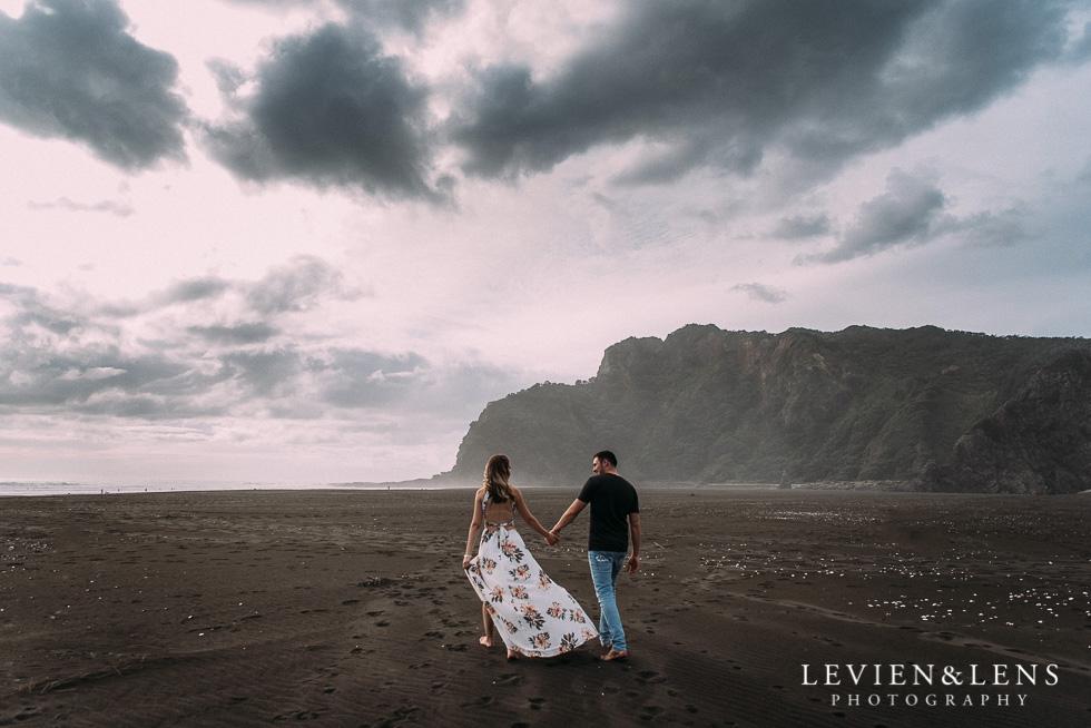 Pre-wedding engagement session on Karekare Beach {Auckland wedding photographers}