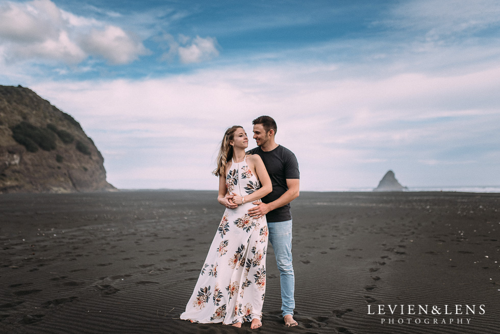 Pre-wedding engagement session on Karekare Beach {Auckland wedding photographers}
