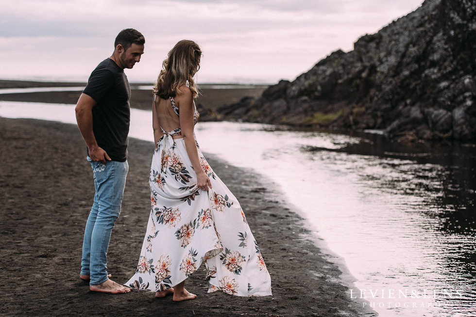 Pre-wedding engagement session on Karekare Beach {Auckland wedding photographers}