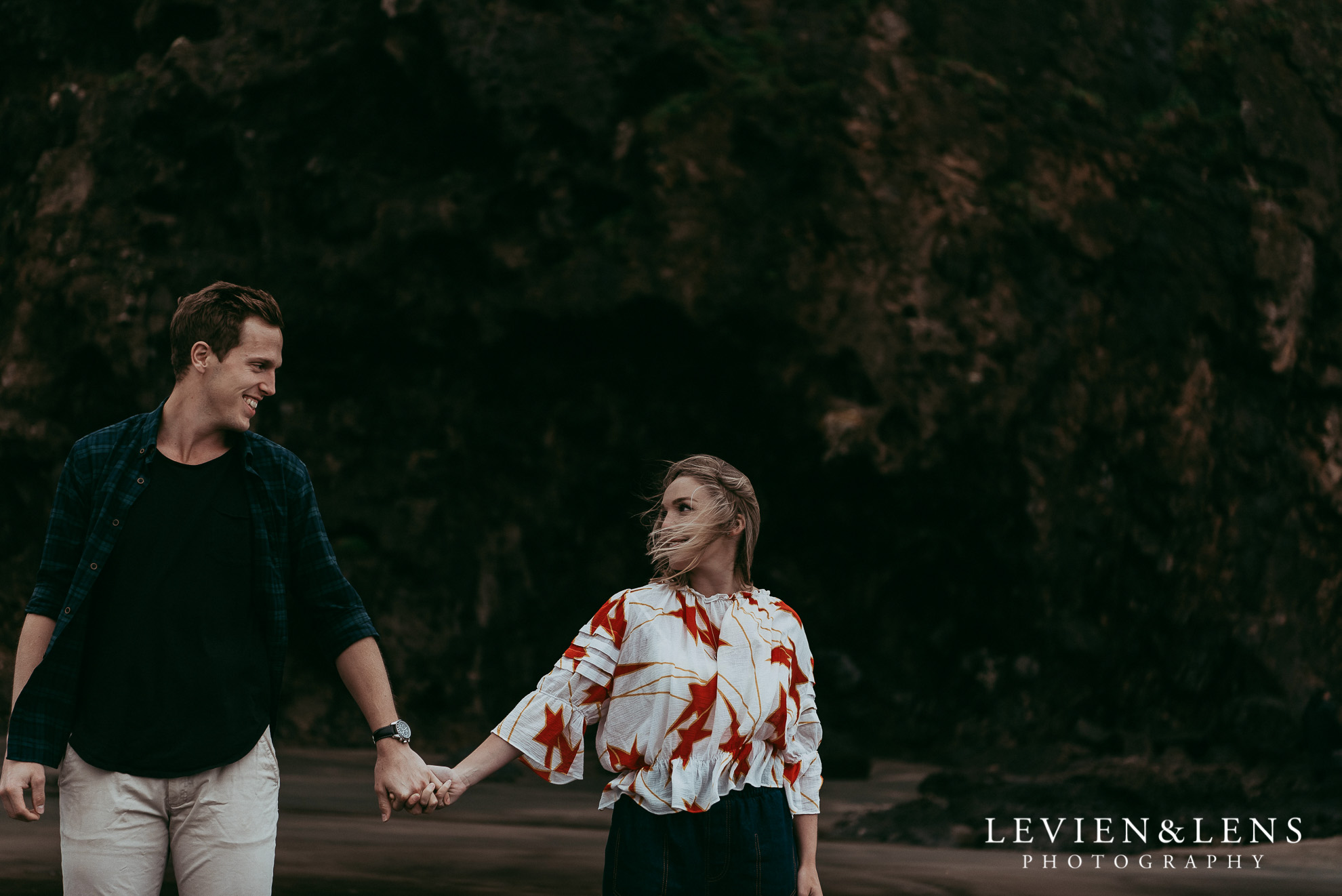 Piha beach pre-wedding engagement session {Auckland weddings photographer}