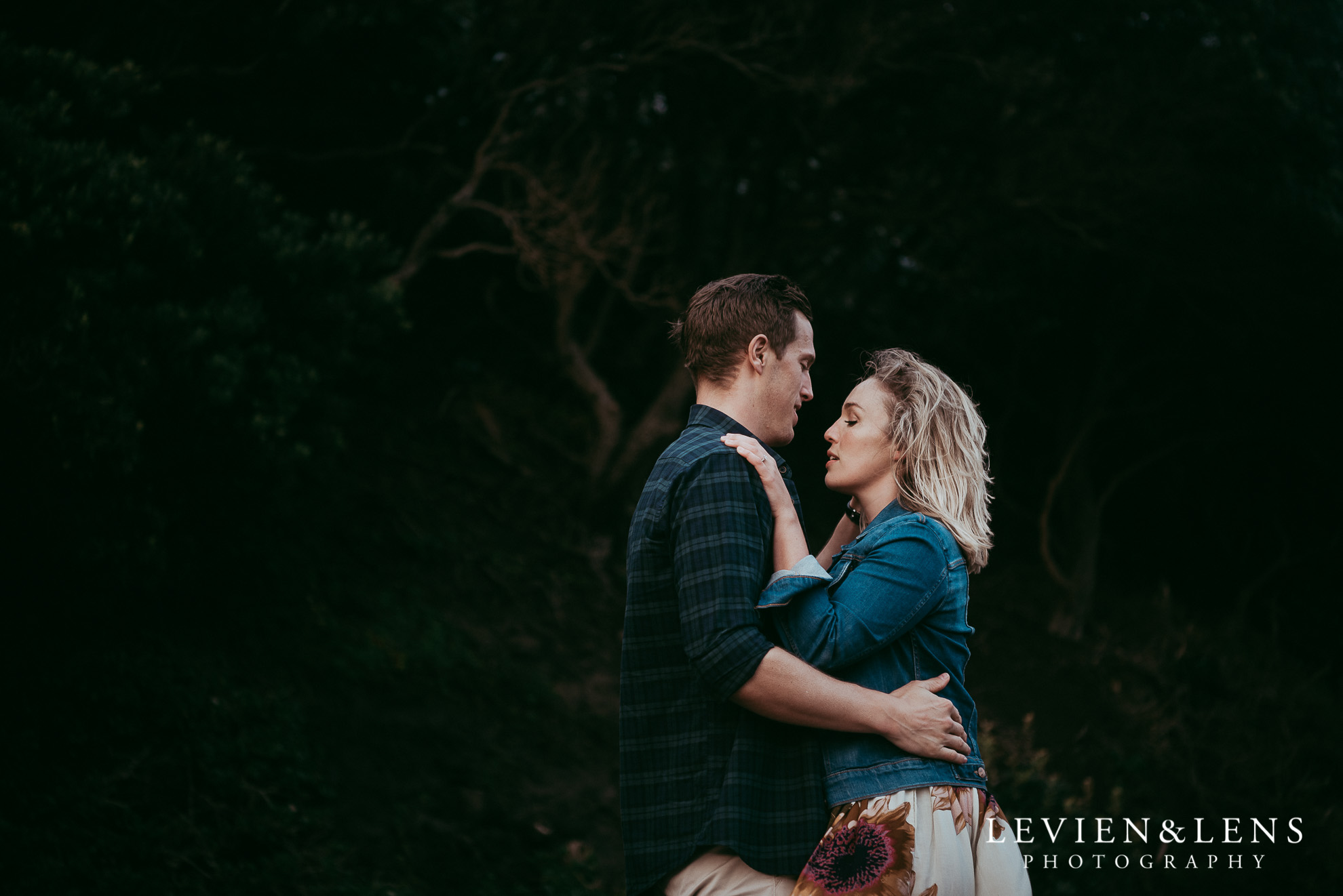 Piha beach pre-wedding engagement session {Auckland weddings photographer}