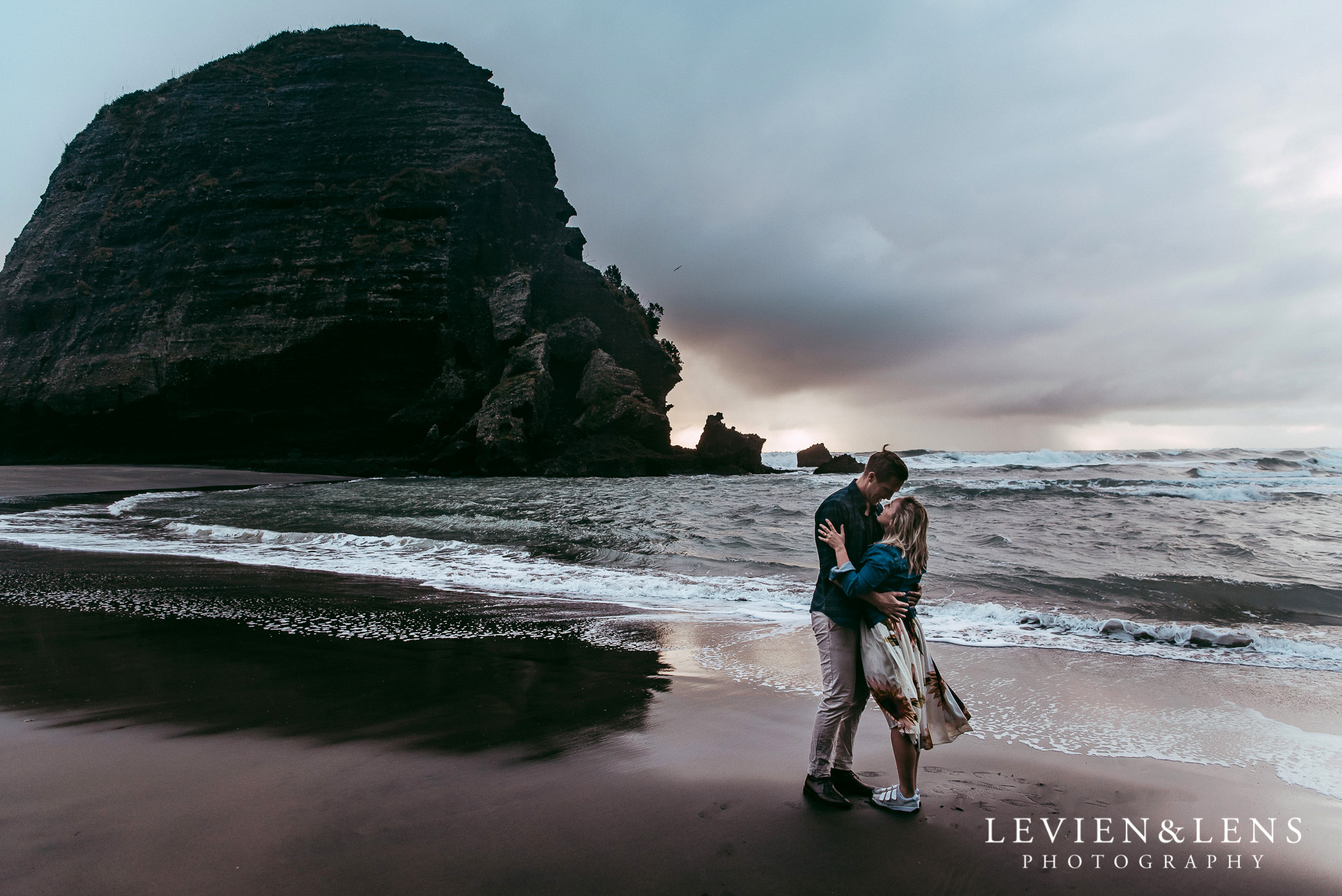 Piha beach pre-wedding engagement session {Auckland weddings photographers}