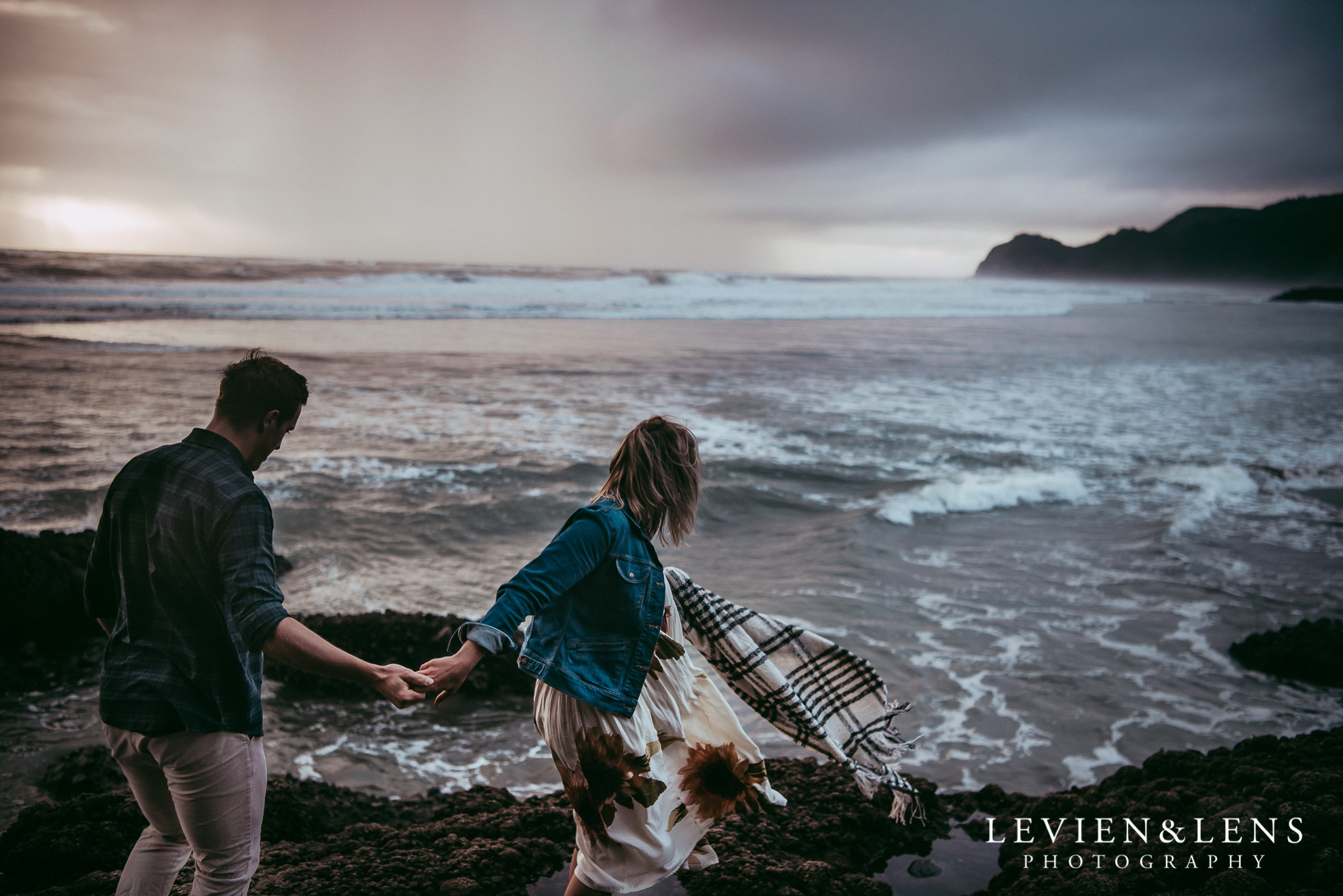 Piha beach pre-wedding engagement session {Auckland weddings photographers}