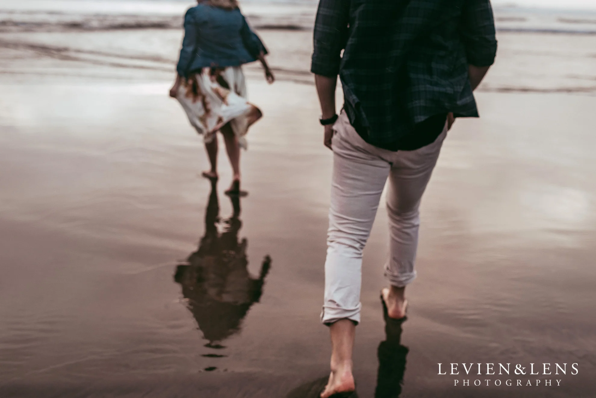 Piha beach pre-wedding engagement session {Auckland weddings photographer}