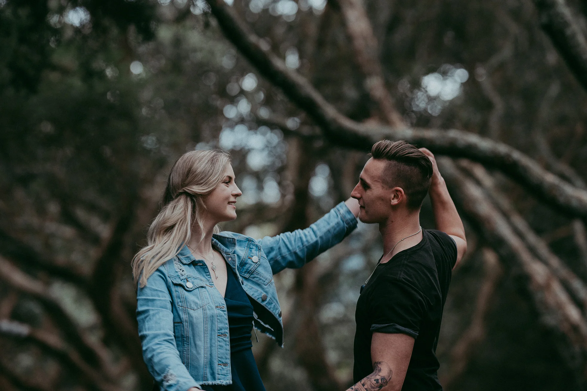Couples photo shoot in Auckland Domain {New Zealand wedding photographers}