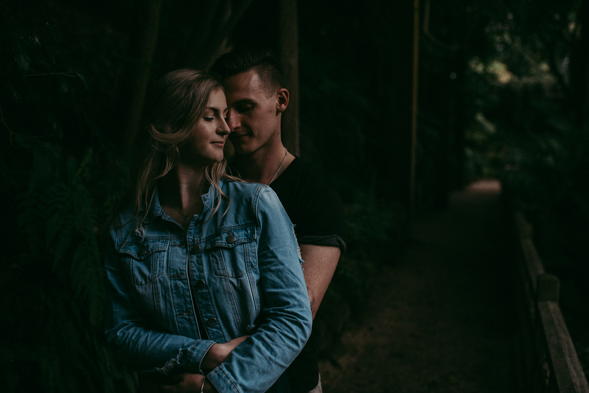 Couples photo shoot in Auckland Domain {New Zealand wedding photographers}