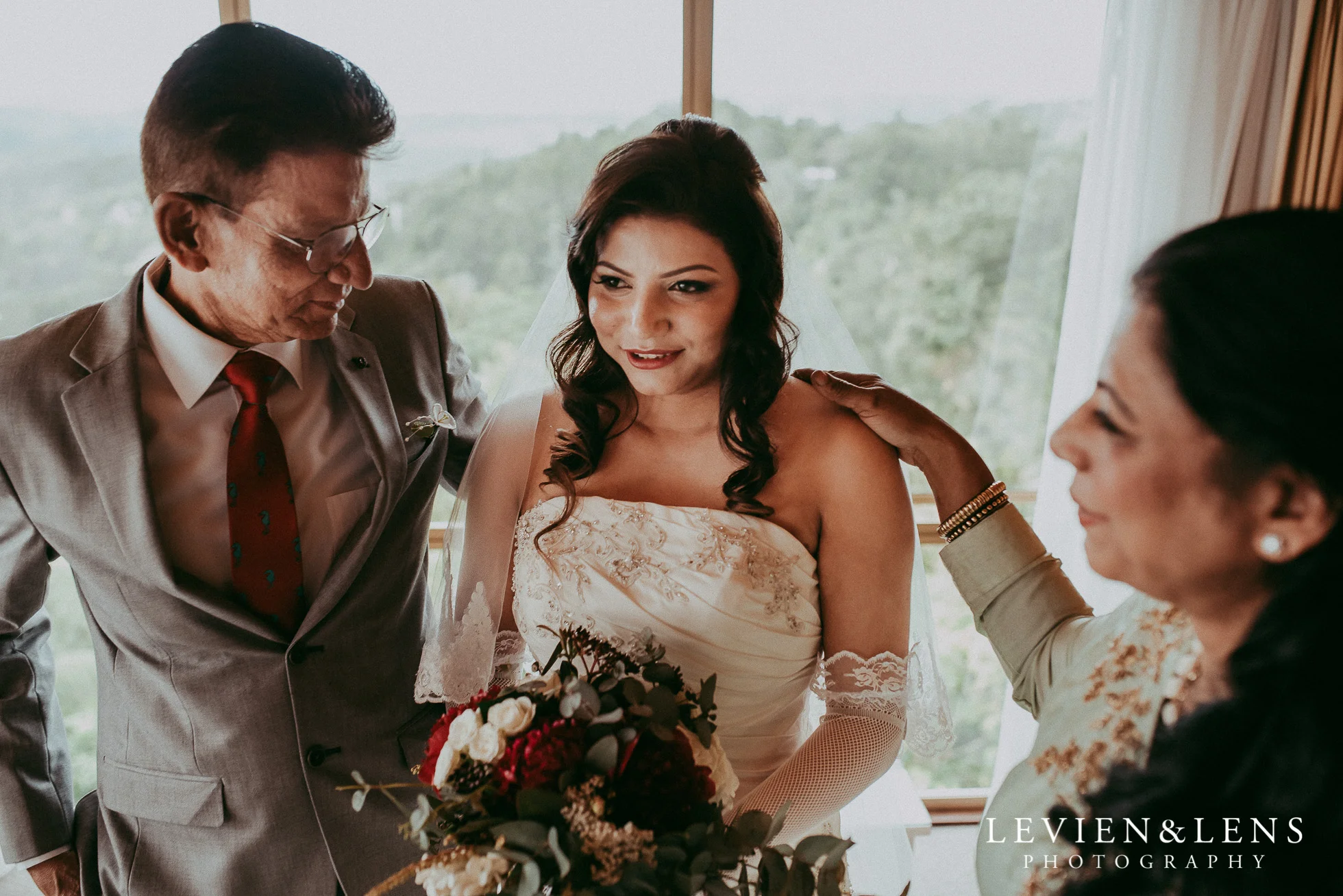 Auckland Waitakere Estate wedding {New Zealand weddings photographers}