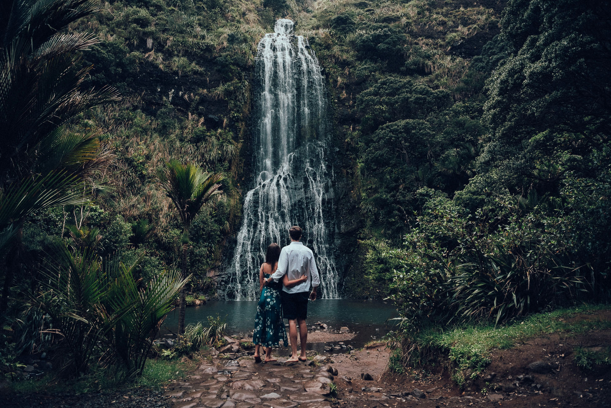 Karekare Falls engagement photo shoot {West Auckland wedding photographer}