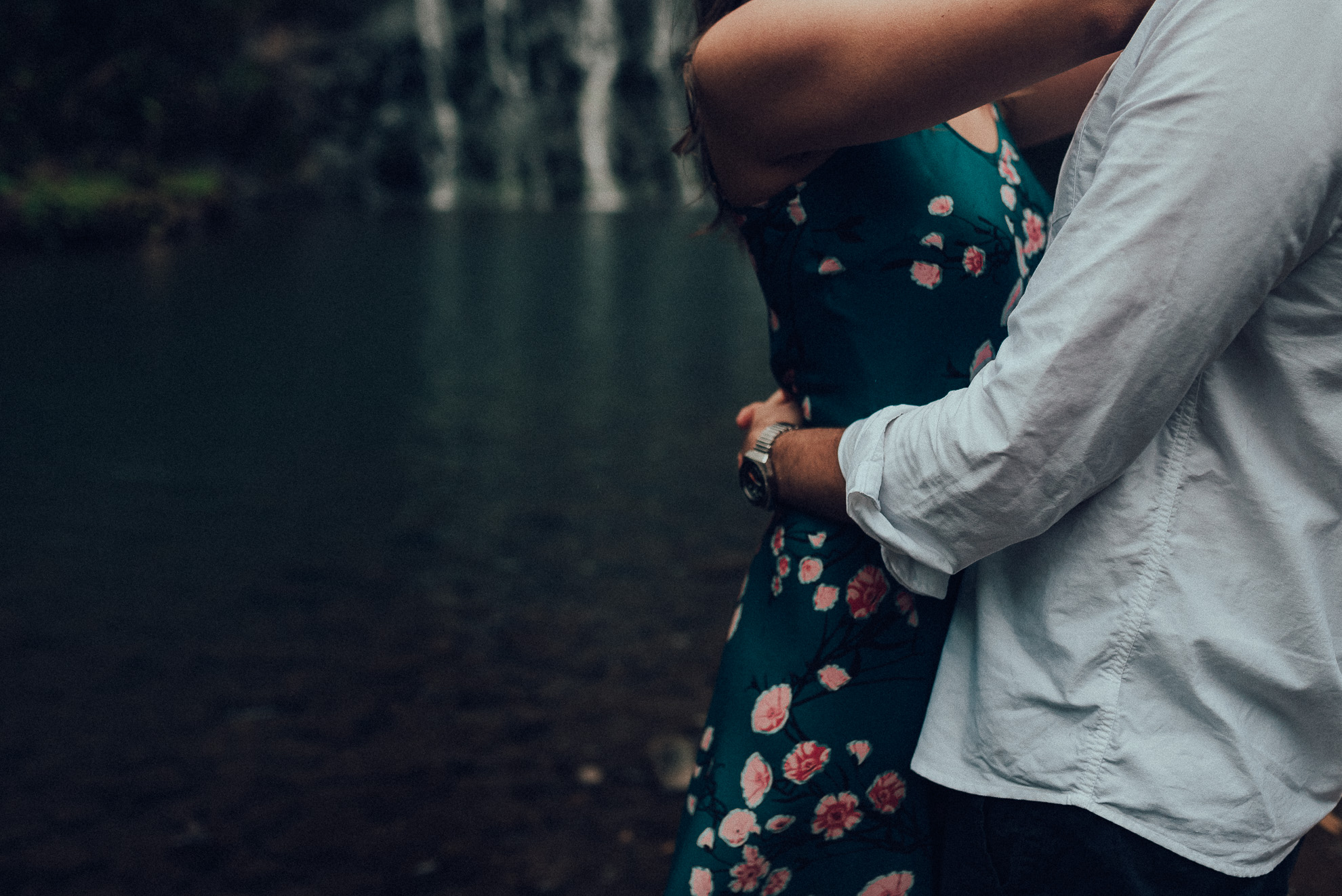 Karekare Falls engagement photo shoot {West Auckland wedding photographer}