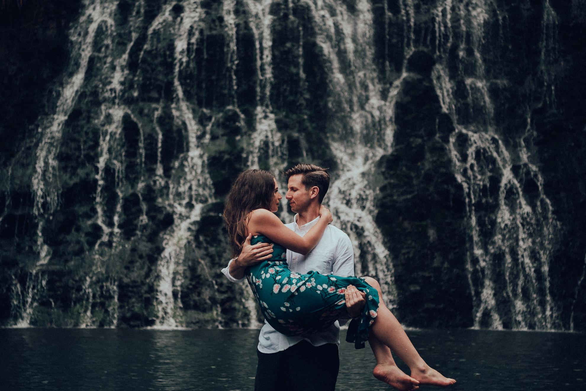 Karekare Falls pre-wedding photo shoot {wedding photographer in west Auckland}