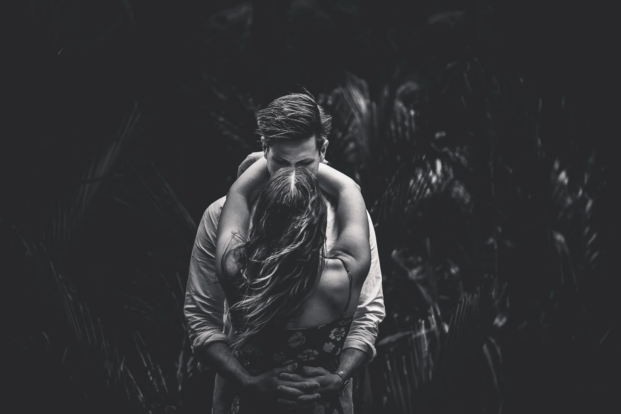 Karekare Falls pre-wedding photo shoot {wedding photographer in west Auckland}