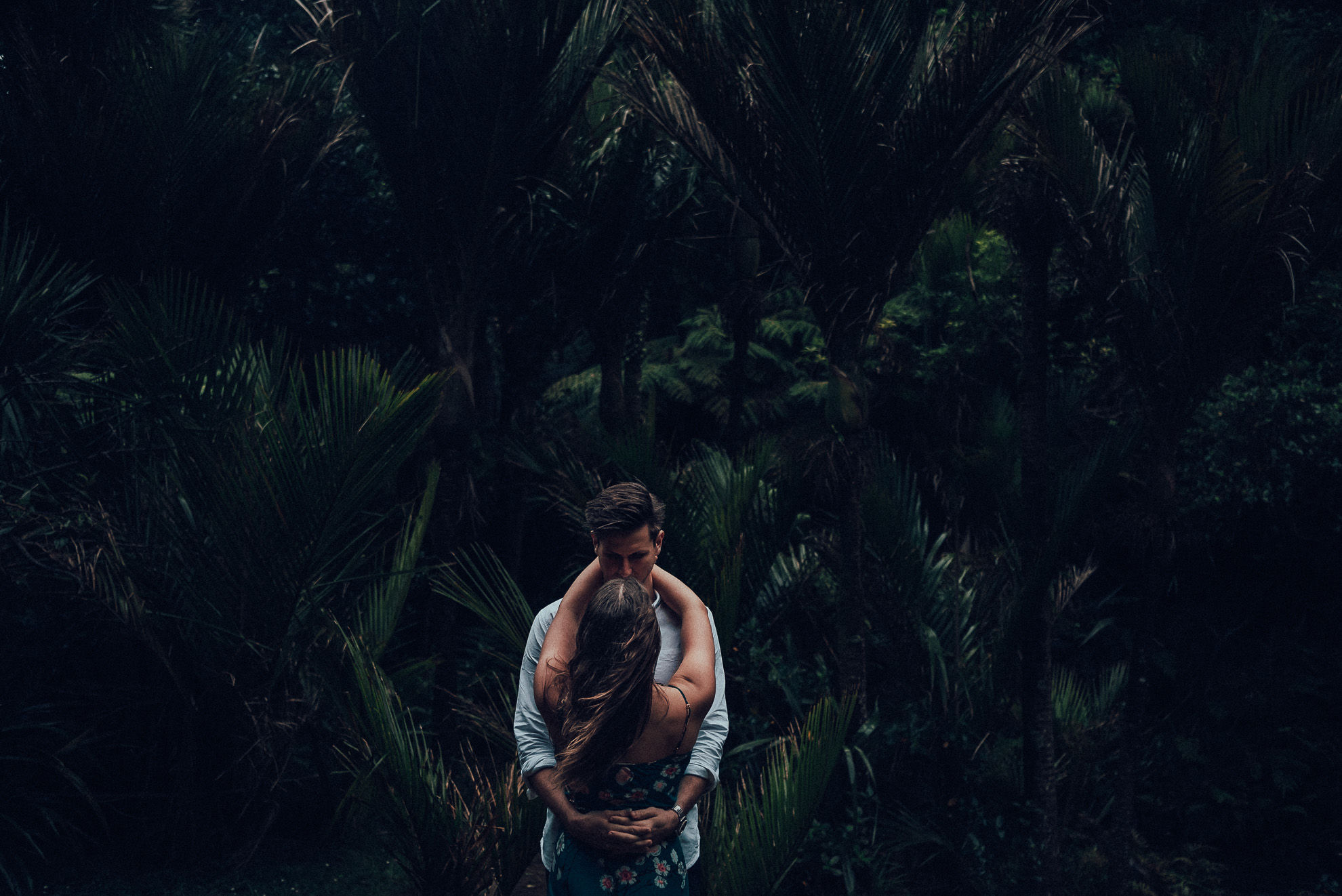 Karekare Falls pre-wedding photo shoot {wedding photographer in west Auckland}