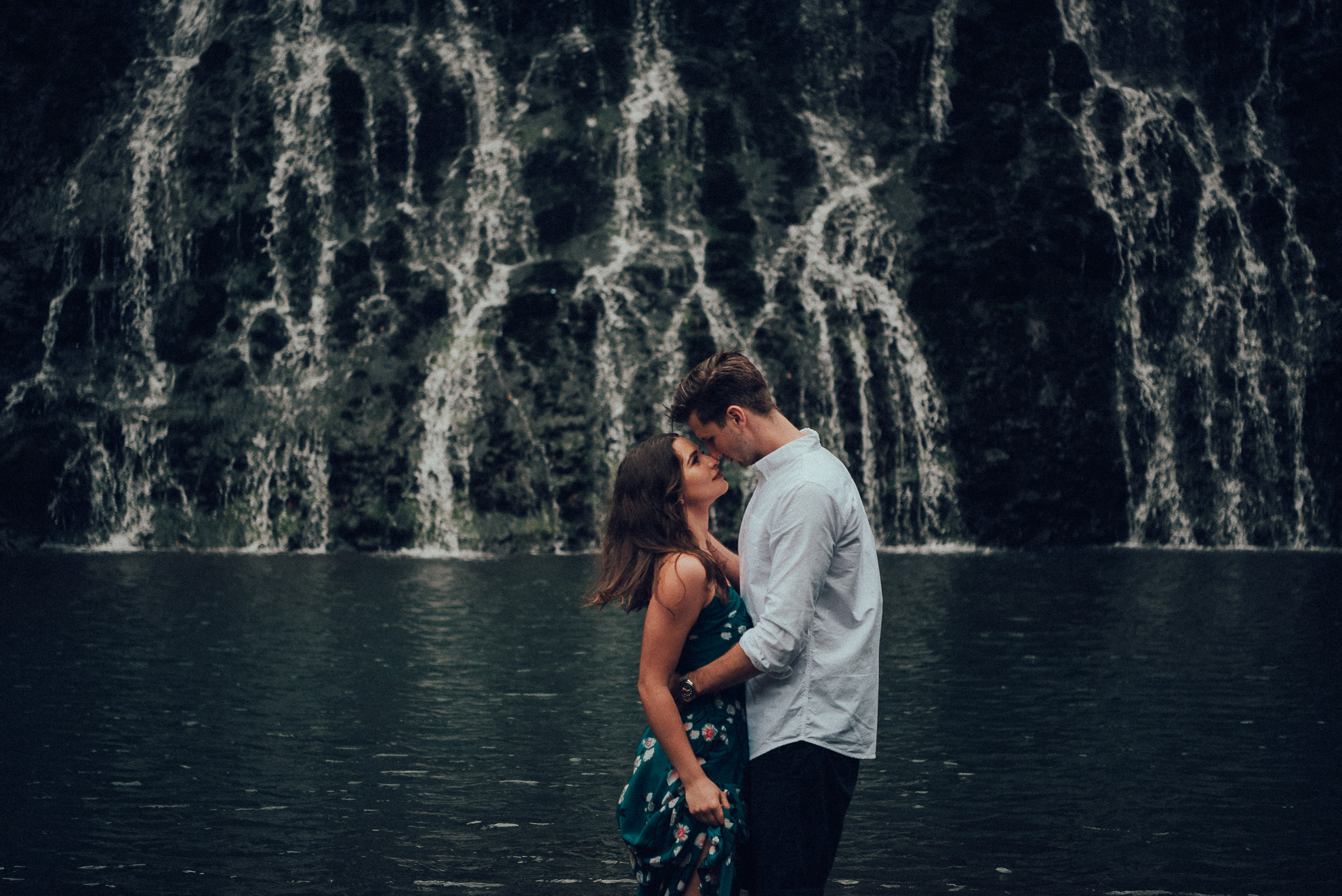 Karekare Falls engagement photo shoot {West Auckland wedding photographer}