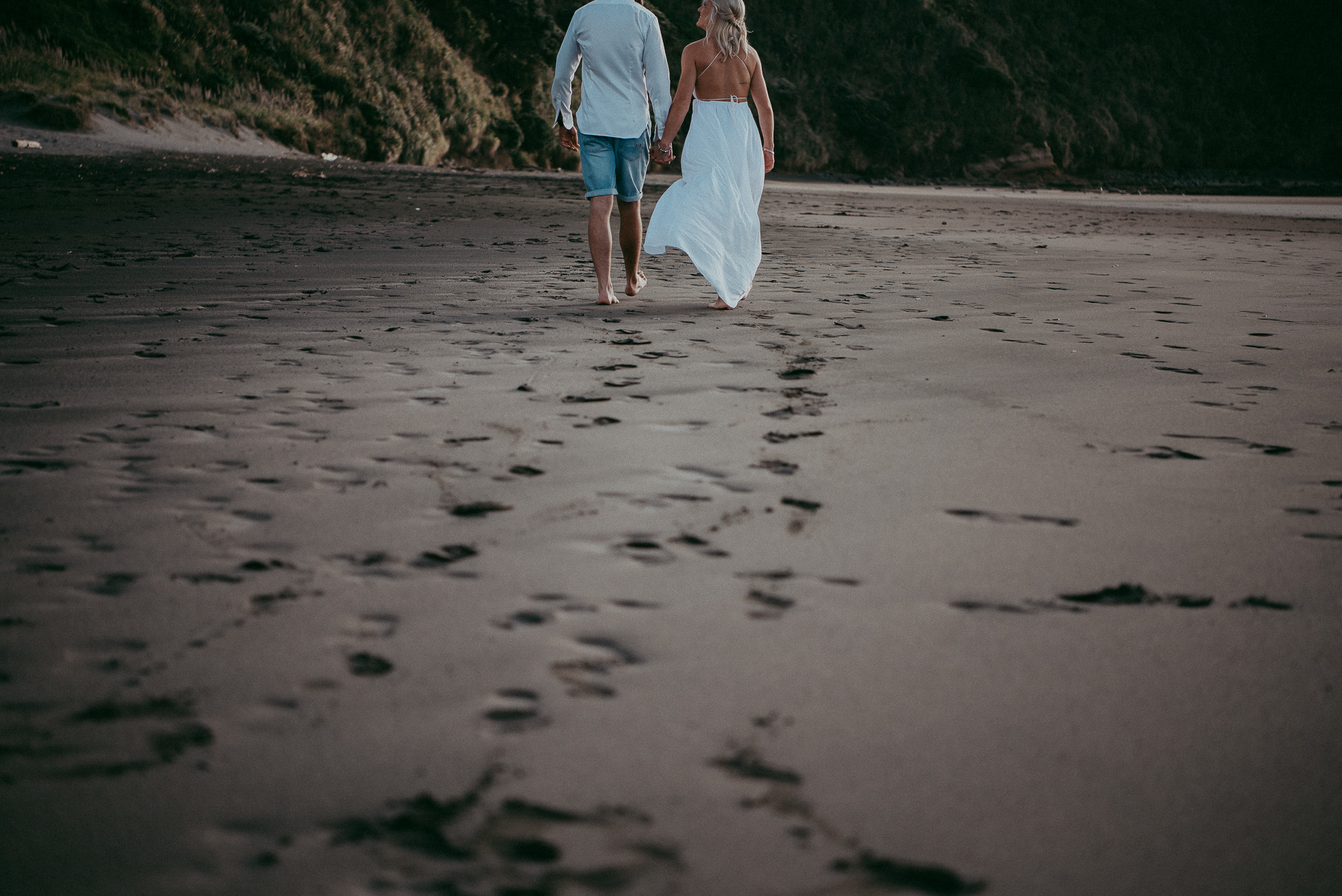 Raglan Beach pre-wedding engagement photo shoot {Auckland - Waikato wedding photographer}