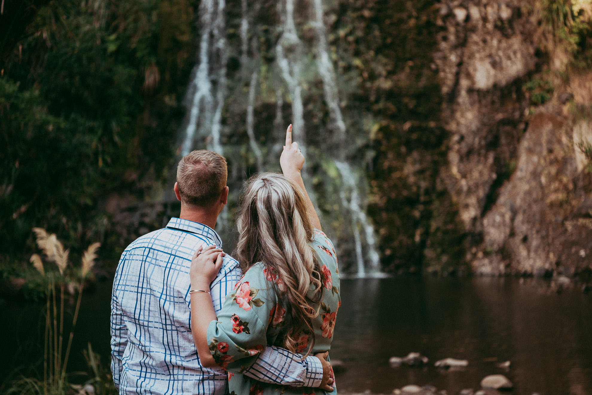 West Auckland Beach - Karekare Falls engagement | pre-wedding session {New Zealand weddings photographers}