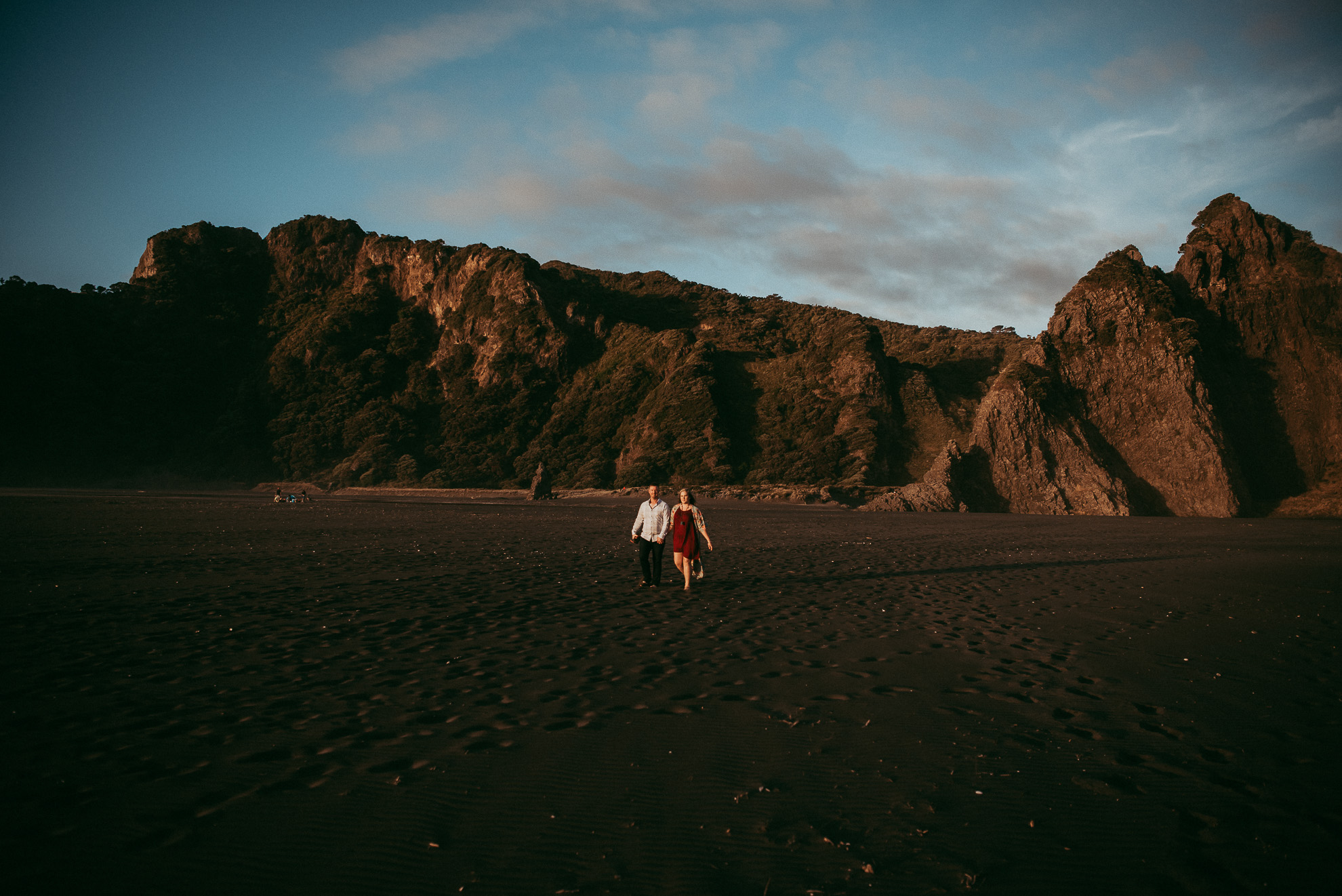 Karekare Beach engagement | pre-wedding session {West Auckland wedding photographer}