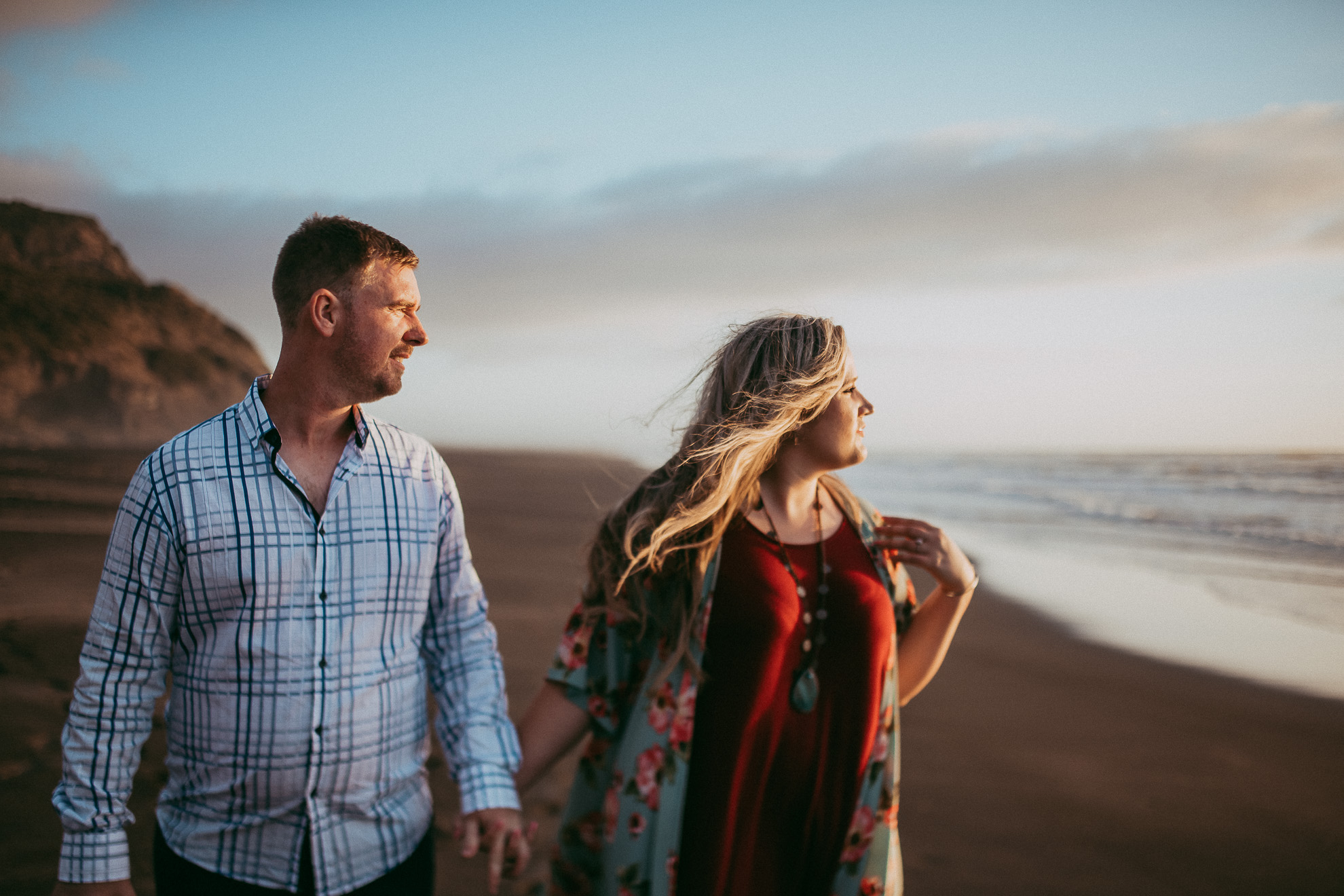 Karekare Beach engagement | pre-wedding session {West Auckland wedding photographer}