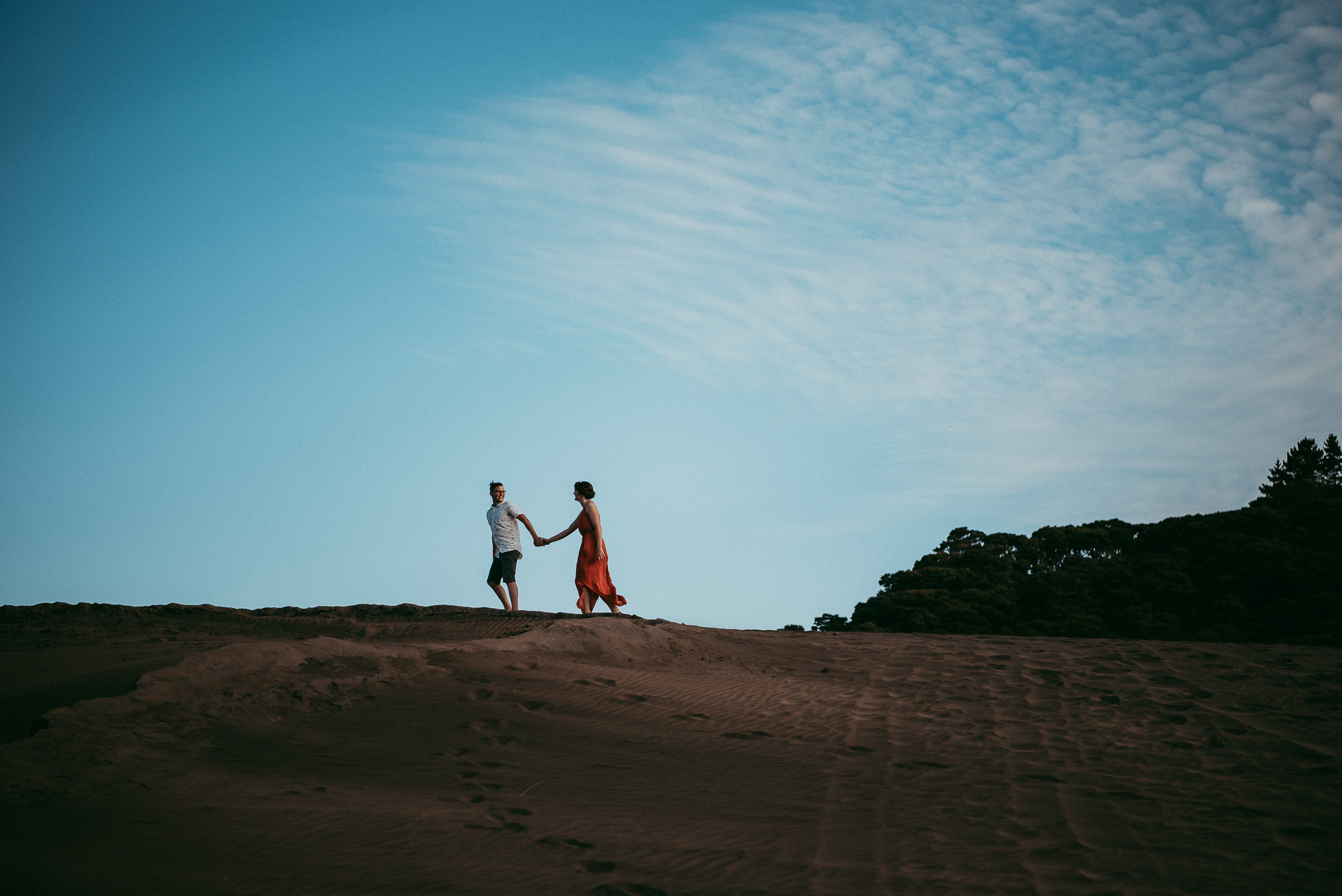 sand dunes Bethells Lake {West Auckland} engagement | pre-wedding photo shoot {New Zealand weddings photographers}